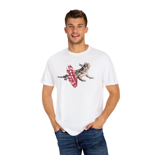 Dancing Horned Lizard Relaxed Fit T-Shirt, Whimsical Animal Graphic Tee, Playful T-Shirt for Nature Lovers, Casual Cotton Wear, Eco-Friendly - Image 4